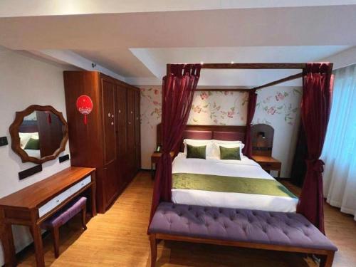 Ein Bett oder Betten in einem Zimmer der Unterkunft GreenTree Inn Luoyang Railway Station Wangfujing Wangcheng Park