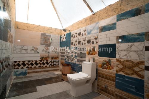 Ένα μπάνιο στο Rumis Desert Camp
