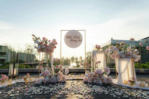 Taman di luar Four Points by Sheraton Phuket Patong Beach Resort