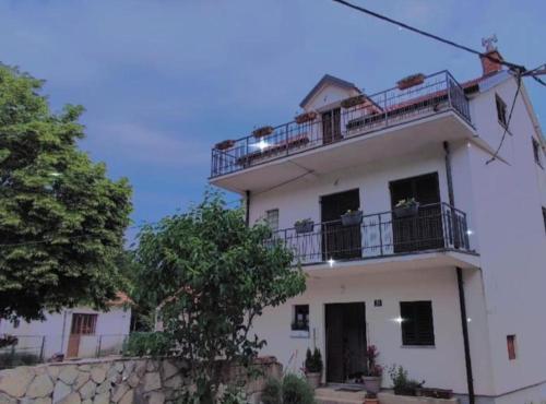 Apartment and Room Mare Vrlika