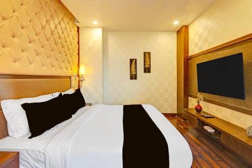 Ένα ή περισσότερα κρεβάτια σε δωμάτιο στο Palette Hotel and Resort Zero Mile Sitabuldi Formerly Gangakashi