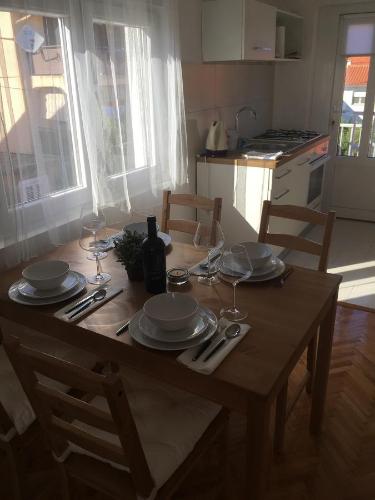 Virtuve vai virtuves zona naktsmītnē Centre Apartment Bozava