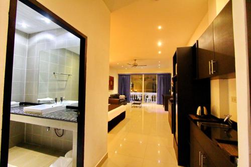 Dapur atau dapur kecil di East Suites