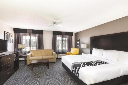a hotel room with a large bed and a television at La Quinta by Wyndham Denver Englewood Tech Ctr in Greenwood Village