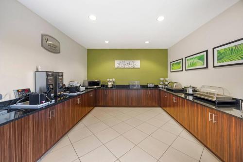 Nhà bếp/bếp nhỏ tại Sleep Inn & Suites Columbia