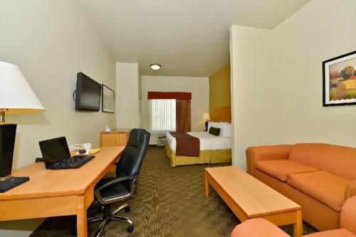 a hotel room with a desk and a bed at Best Western Plus Guymon Hotel and Suites in Guymon