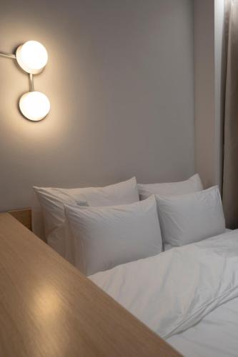 Postel nebo postele na pokoji v ubytování Aank Hotel Osan