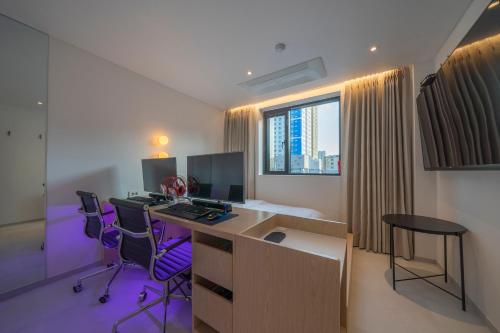 TV a/nebo společenská místnost v ubytování Aank Hotel Osan