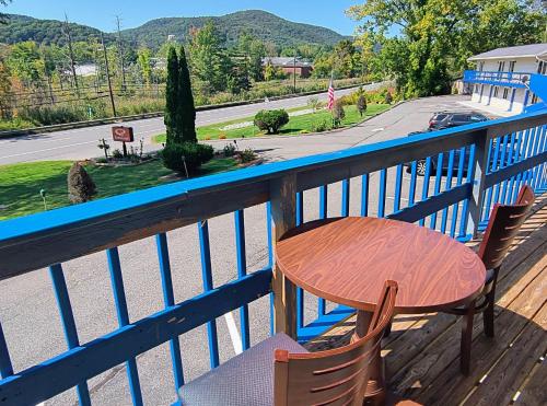 a table and chairs on a balcony with a street at Econo Lodge Lee - Great Barrington in Lee
