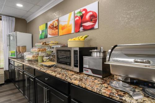 a kitchen with a counter with a microwave at Quality Inn & Suites Lexington South in Lexington