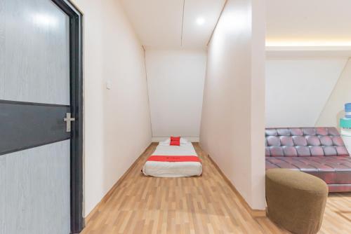 Χώρος καθιστικού στο RedDoorz Premium @ Griya Inkoppabri Cisarua Puncak
