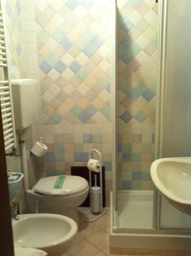 a bathroom with a toilet and a sink at Hotel Villa Tiziana in Venice-Lido