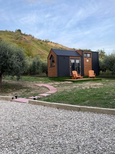 a small cabin with a table and a bench at L'Uliveto X by Tiny Away in Castilenti