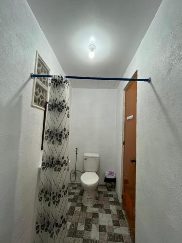 Ein Badezimmer in der Unterkunft Jasmine Inn at Bucana Beach El Nido