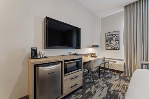 Kuchyň nebo kuchyňský kout v ubytování Sandman Signature Dallas Las Colinas Hotel & Suites