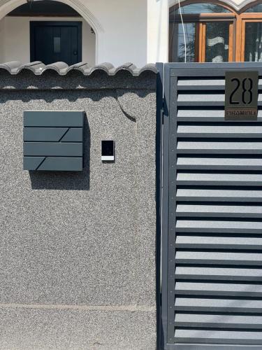 Το κτήριο όπου στεγάζεται  το ξενοδοχείο διαμερισμάτων