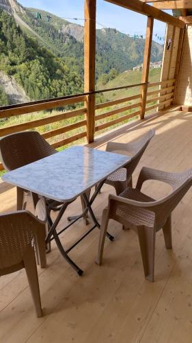 Ein allgemeiner Bergblick oder ein Berglick von der Pension aus