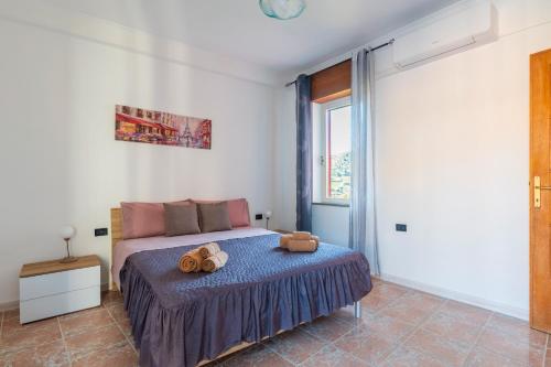 a bedroom with a bed with two teddy bears on it at Sa omu de sa palgia in Jerzu