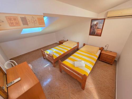 TOM V NV Apartment with sea view, 250m from the beach