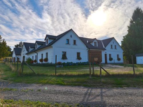 Matějovec 109 & Ubytování Na statku