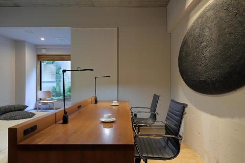 a room with a desk and two chairs and a mirror at Shin Toji Hotel Lulud in Nakanojo