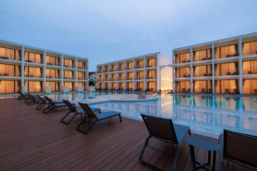 Πισίνα στο ή κοντά στο Patong Beach Hotel by See2Sea