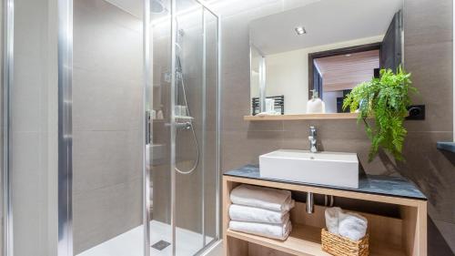 a bathroom with a sink and a shower at ASAI210-6-2 Appartement 4 étoiles - Les Saisies - 6 personnes in Les Saisies