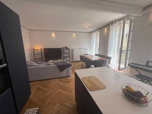 Salon Cosy et Lumineux proche Arc de Triomphe