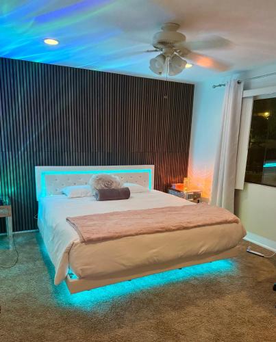 a bedroom with a bed with a ceiling fan at Westlake Village Escape 2 Bedroom 2 Bath with Pool & Jacuzzi View! Welcome Champagne in Westlake Village