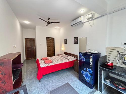 Ένα ή περισσότερα κρεβάτια σε δωμάτιο στο Studio Serinity Cove R-2 by Mukund Sadan Arambol