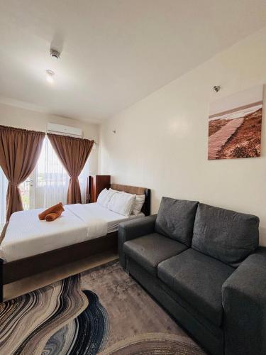 Ένα ή περισσότερα κρεβάτια σε δωμάτιο στο Contemporary City Suite with Relaxing Charm