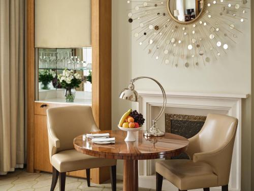 Ruang duduk di Corinthia London