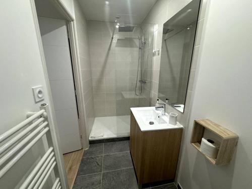 a small bathroom with a sink and a shower at L'Aligoté - Appartement en coeur de ville By Primo in Sennecey-le-Grand