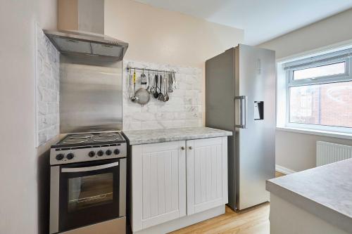 Kuchyň nebo kuchyňský kout v ubytování Host & Stay - Carrville Apartment