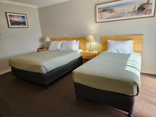 Ένα ή περισσότερα κρεβάτια σε δωμάτιο στο Dog Rock Motel