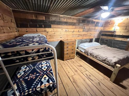 a room with two bunk beds in a cabin at The Blues House Yellow Rose Canyon in Mount Enterprise