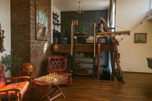a living room filled with furniture and a spiral staircase at Retreat in besonderem Haus "Da Gama" -FjordStay in Kiel