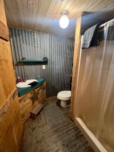 Et badeværelse på Center Stage Yellow Rose Canyon