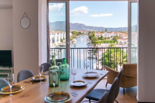 WELCS APARTAMENTO 286 EMP con vista al canal