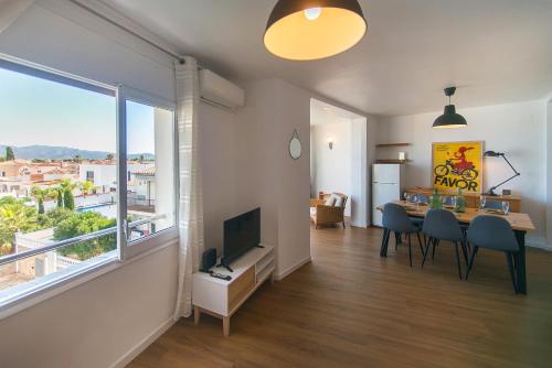 WELCS APARTAMENTO 286 EMP con vista al canal