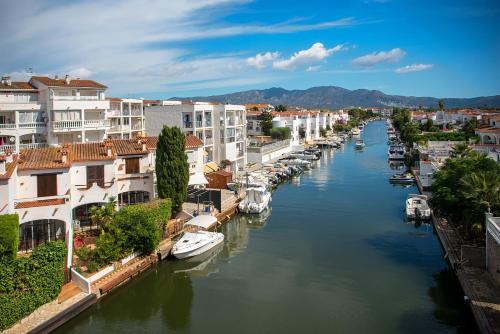 WELCS APARTAMENTO 286 EMP con vista al canal