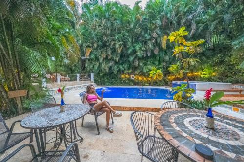 Der Swimmingpool an oder in der Nähe von Dreamcatcher Hotel - Live the Dream of Santa Teresa