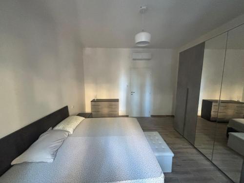 a bedroom with a large bed in a room at Appartamento Primavera in Cremona