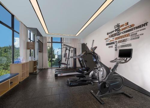 a gym with treadmills and elliptical machines at Holiday Inn Express Zhuhai Grand Theater by IHG in Zhuhai