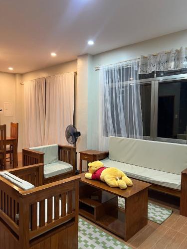 Ruang duduk di Island Nest