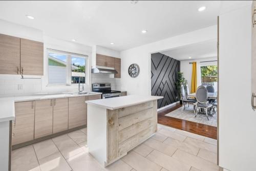 Fotografie z fotogalerie ubytování Luxury bungalow in Châteauguay v destinaci Châteauguay