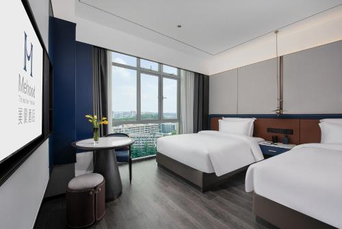 Mehood Guangzhou Daguan Wetland Park Lingnan College Branch Hotel房間的床