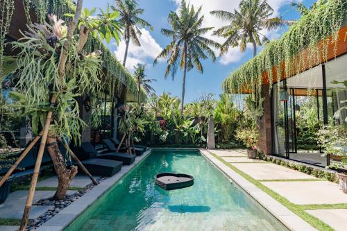 Бассейн в Kalapa Luxury Villa Ubud или поблизости