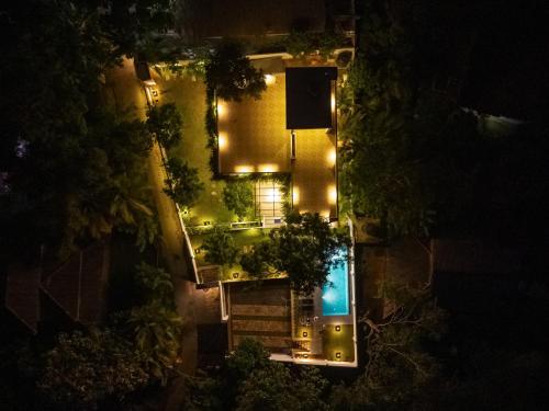 Πισίνα στο ή κοντά στο Villa Sathkara