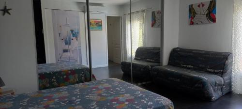 Postel nebo postele na pokoji v ubytování Maison jardin grande piscine , sortie bateau possible